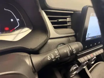 Photo 22 Renault Captur  E-Tech full hybrid 145