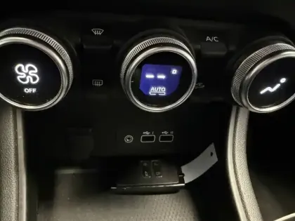 Photo 30 Renault Captur  E-Tech full hybrid 145