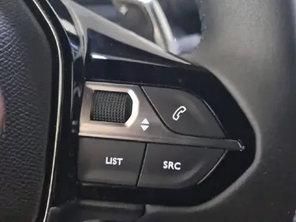 Photo 32 Peugeot 2008  Hybrid 136 e-DCS6