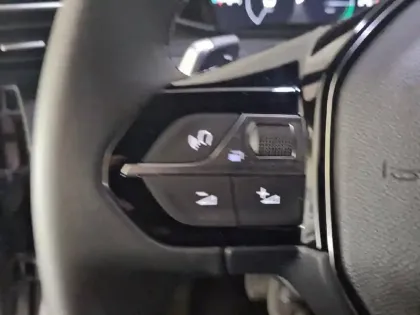 Photo 31 Peugeot 2008  Hybrid 136 e-DCS6