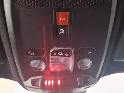 Photo 29 Peugeot 2008  Hybrid 136 e-DCS6