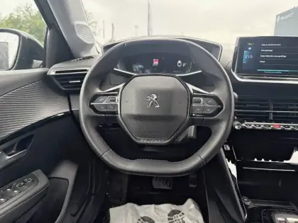 Photo 8 Peugeot 208  Electrique 50 kWh 136ch