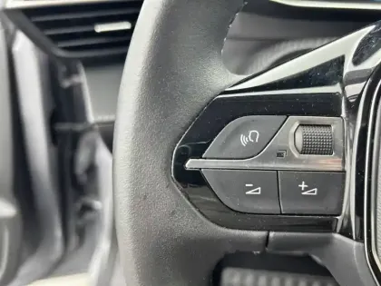 Photo 37 Peugeot 208  Electrique 50 kWh 136ch