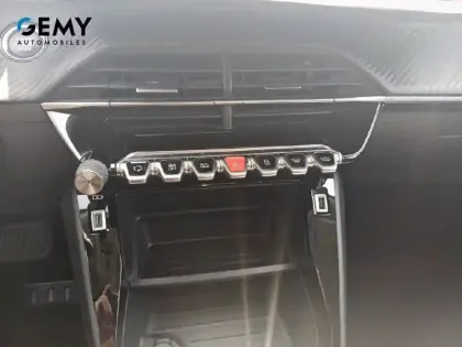 Photo 16 Peugeot 2008  Electrique 136 ch