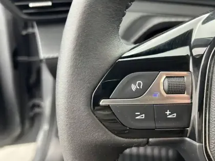 Photo 45 Peugeot 208  PureTech 100 S&S BVM6