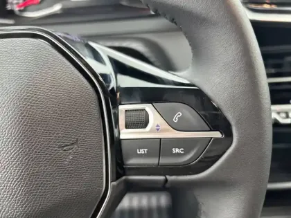 Photo 46 Peugeot 208  PureTech 100 S&S BVM6