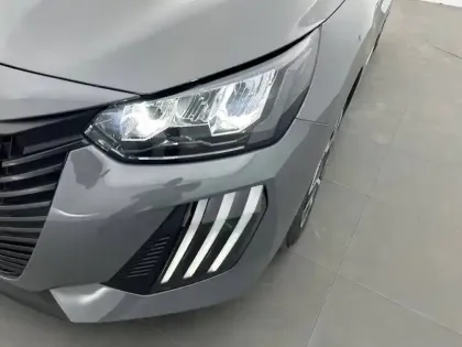 Photo 43 Peugeot 208  PureTech 100 S&S BVM6