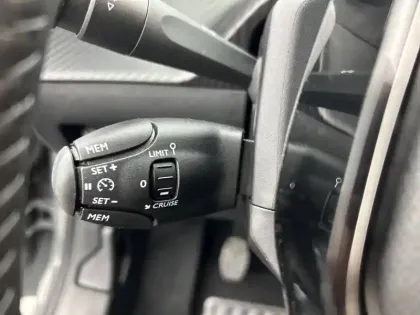 Photo 47 Peugeot 208  PureTech 100 S&S BVM6