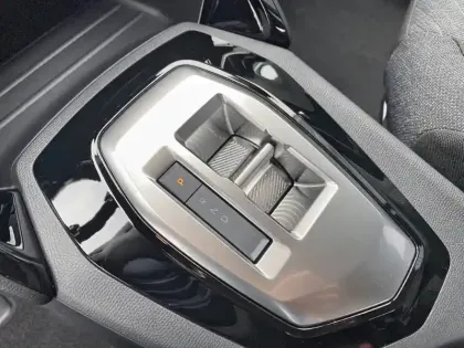Photo 13 Peugeot 2008  Hybrid 110 e-DCS6