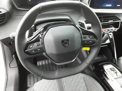 Photo 8 Peugeot 208  Hybrid 100 e-DCS6