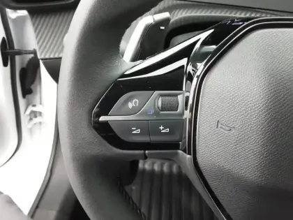 Photo 18 Peugeot 208  Hybrid 100 e-DCS6
