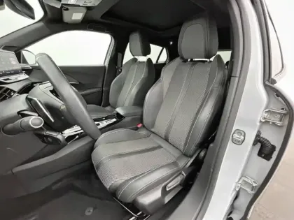 Photo 45 Peugeot 2008  PureTech 130 S&S EAT8