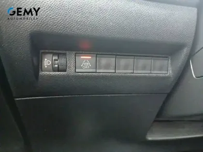 Photo 41 Peugeot 2008  PureTech 100 S&S BVM6