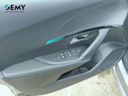 Photo 11 Peugeot 2008  PureTech 100 S&S BVM6