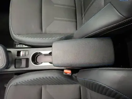 Photo 27 Renault Captur  E-Tech full hybrid 145 ch