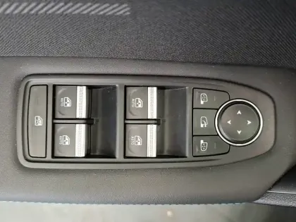 Photo 16 Renault Captur  E-Tech full hybrid 145 ch