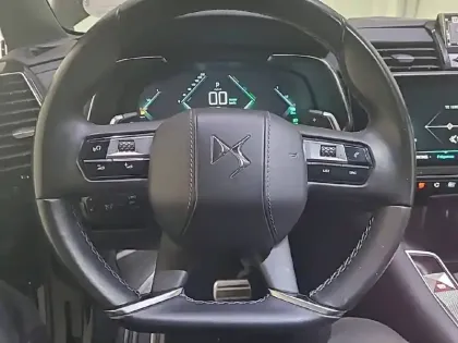 Photo 11 DS DS 7 DS7 Crossback Hybride E-Tense 300 EAT8 4x4