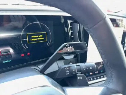 Photo 12 Renault Megane  E-Tech 220 ch autonomie confort AC7