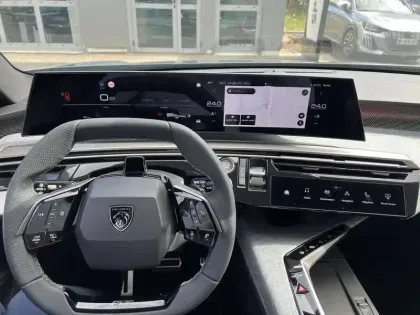 Photo 17 Peugeot 5008  Hybrid 145 ch e-DCS6