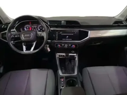 Photo 7 Audi Q3 35 TFSI 150 ch S tronic 7 Design