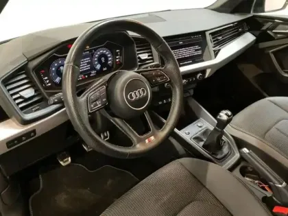 Photo 8 Audi A1 30 TFSI 110 ch BVM6 S line
