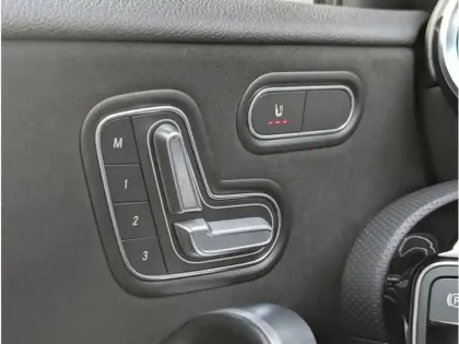Photo 14 Mercedes Classe A 180 D BERLINE