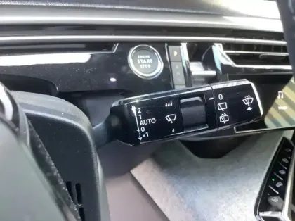 Photo 19 Peugeot 5008 Nouveau Hybrid 136 e-DCS6 Allure