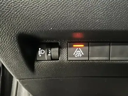 Photo 9 Peugeot 208  e- 136ch Style