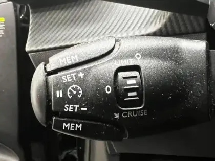 Photo 10 Peugeot 208  e- 136ch Style