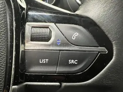 Photo 13 Peugeot 208  e- 136ch Style
