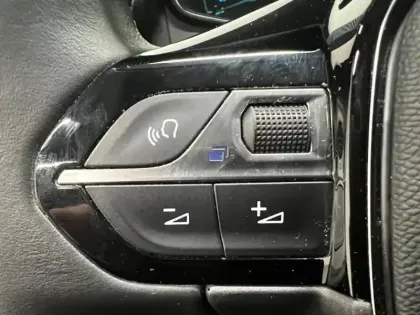 Photo 12 Peugeot 208  e- 136ch Style