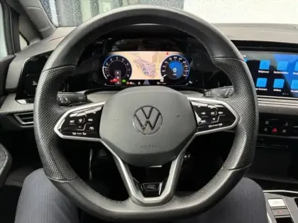 Photo 12 Volkswagen Golf  1.5 eTSI OPF 150ch R-Line DSG7