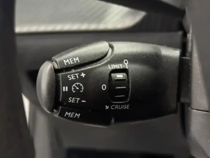 Photo 13 Peugeot 208  1.2 PureTech 75ch S&S Like