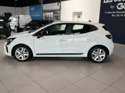 Photo 7 Renault Clio  1.6 E-Tech 145ch full hybrid Evolution - 24