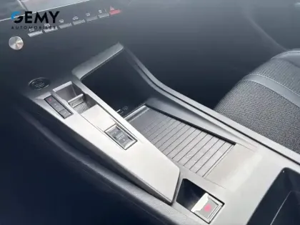 Photo 18 Peugeot 408  Hybrid 145 e-DCS6