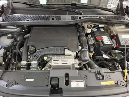 Photo 34 Peugeot 208  PureTech 100 S&S BVM6