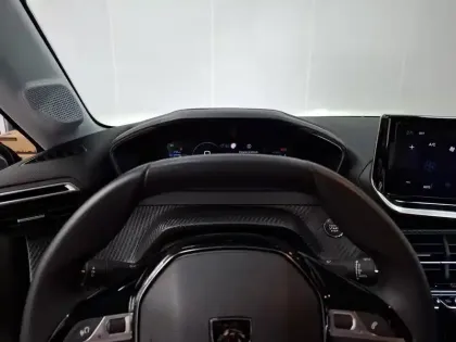 Photo 24 Peugeot 208  PureTech 100 S&S BVM6