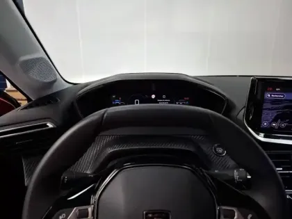 Photo 23 Peugeot 208  PureTech 100 S&S BVM6