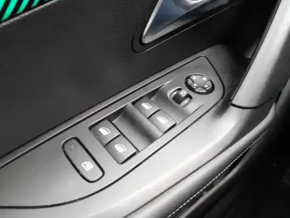 Photo 27 Peugeot 2008  BlueHDi 110 S&S BVM6