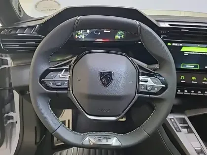 Photo 8 Peugeot 408  Hybrid 145 e-DCS6