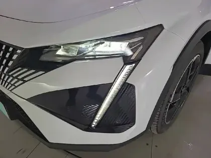 Photo 15 Peugeot 408  Hybrid 145 e-DCS6