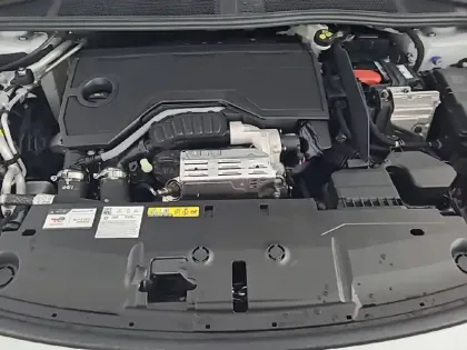Photo 14 Peugeot 408  Hybrid 145 e-DCS6