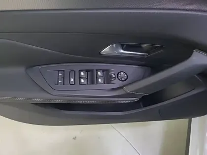Photo 21 Peugeot 408  Hybrid 145 e-DCS6