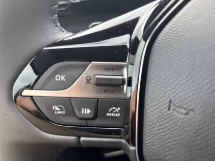 Photo 17 Peugeot 308  Hybrid 136 e-DCS6