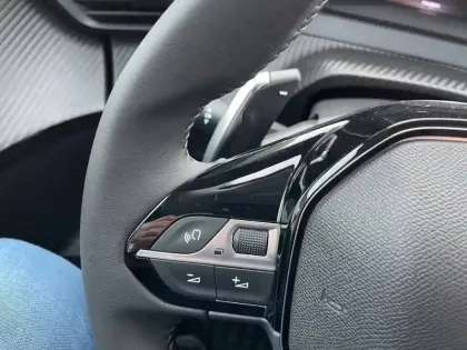 Photo 85 Peugeot 208  Hybrid 100 e-DCS6