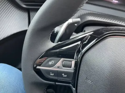 Photo 31 Peugeot 208  Hybrid 100 e-DCS6