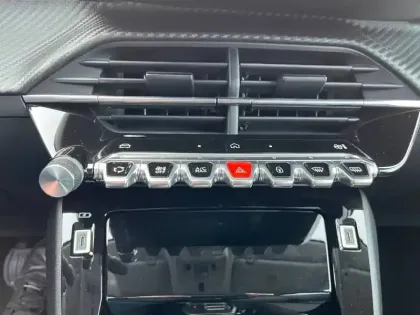Photo 91 Peugeot 208  Hybrid 100 e-DCS6