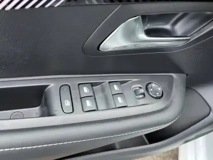 Photo 67 Peugeot 208  Hybrid 100 e-DCS6