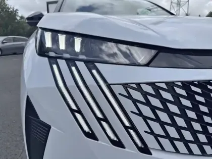Photo 15 Peugeot 3008  Hybrid 145 e-DCS6