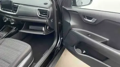 Photo 12 Kia Stonic  1.0 T-GDi 100 ch BVM6